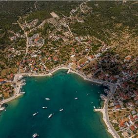 4 bedroom villa with heated pool and sea view in Vinišće, sleeps 8